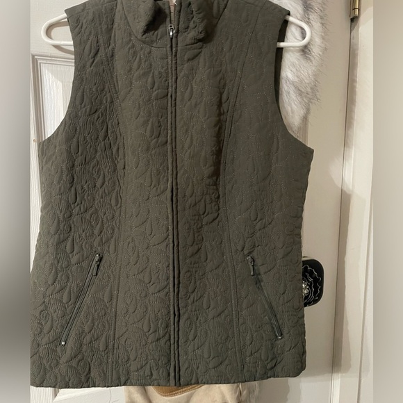 Dress Barn Jackets & Blazers - Quilted Olive Green Women's Quilted Vest with Pickets